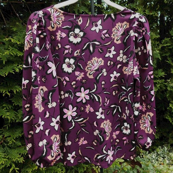 Ann Taylor Beautiful Floral Print V-Neck Top - Picture 3 of 3